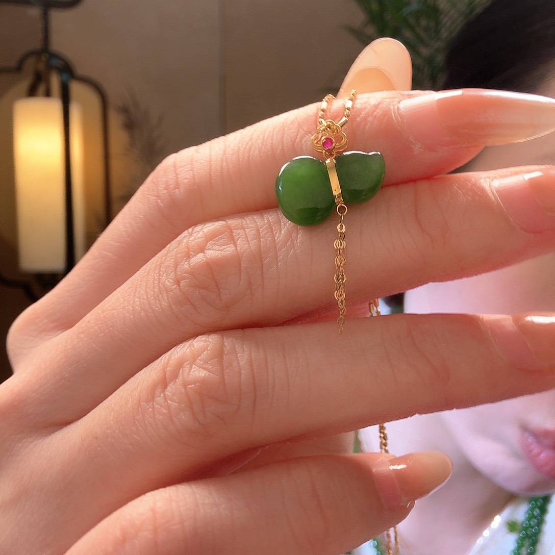 和田玉吊坠(不含链)18K金镶嵌