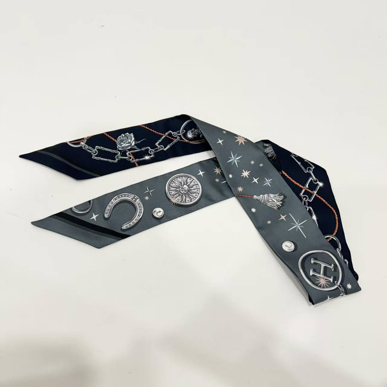 未使用 Hermes/爱马仕 蔚蓝中古/派对时间到 twilly 丝巾