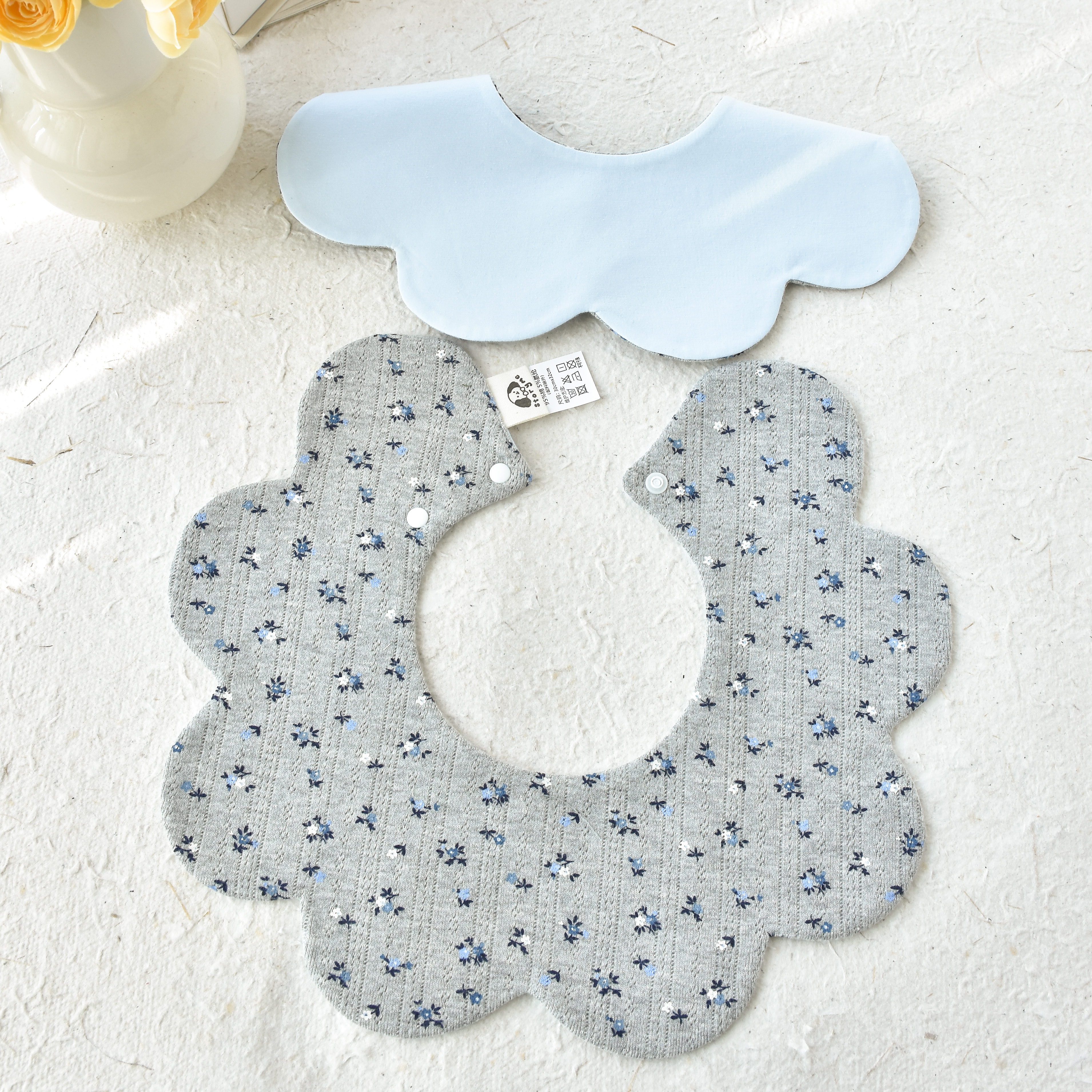 [y612]灰底蓝玫瑰口水巾围兜新生儿防吐奶柔软透气可爱ins风