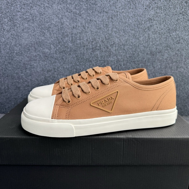 未使用 Prada/普拉达 三角标 帆布鞋 卡其色 全新原盒配件