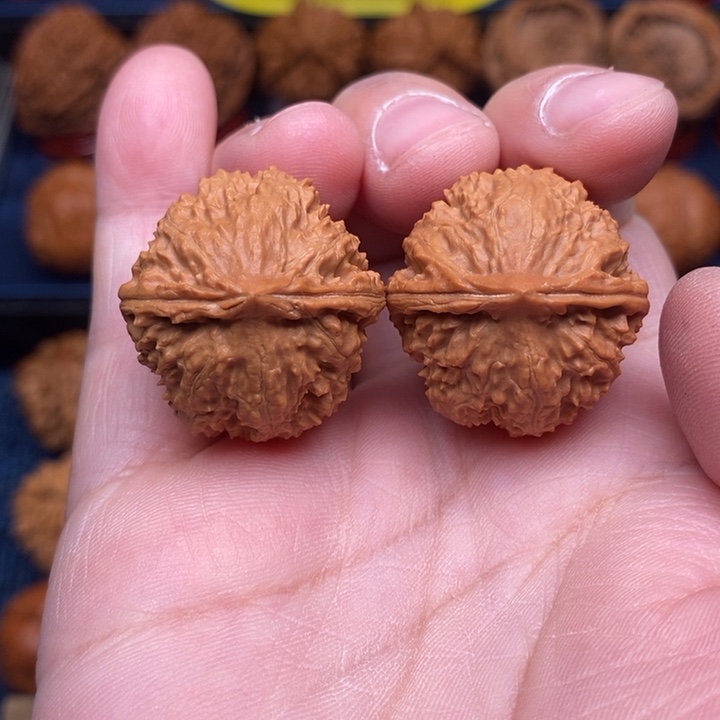 文玩核桃把件手捻粗筋八棱