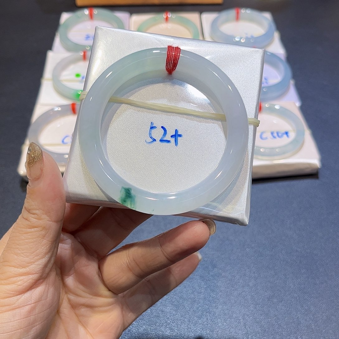 翡翠手镯未镶嵌翡翠手镯