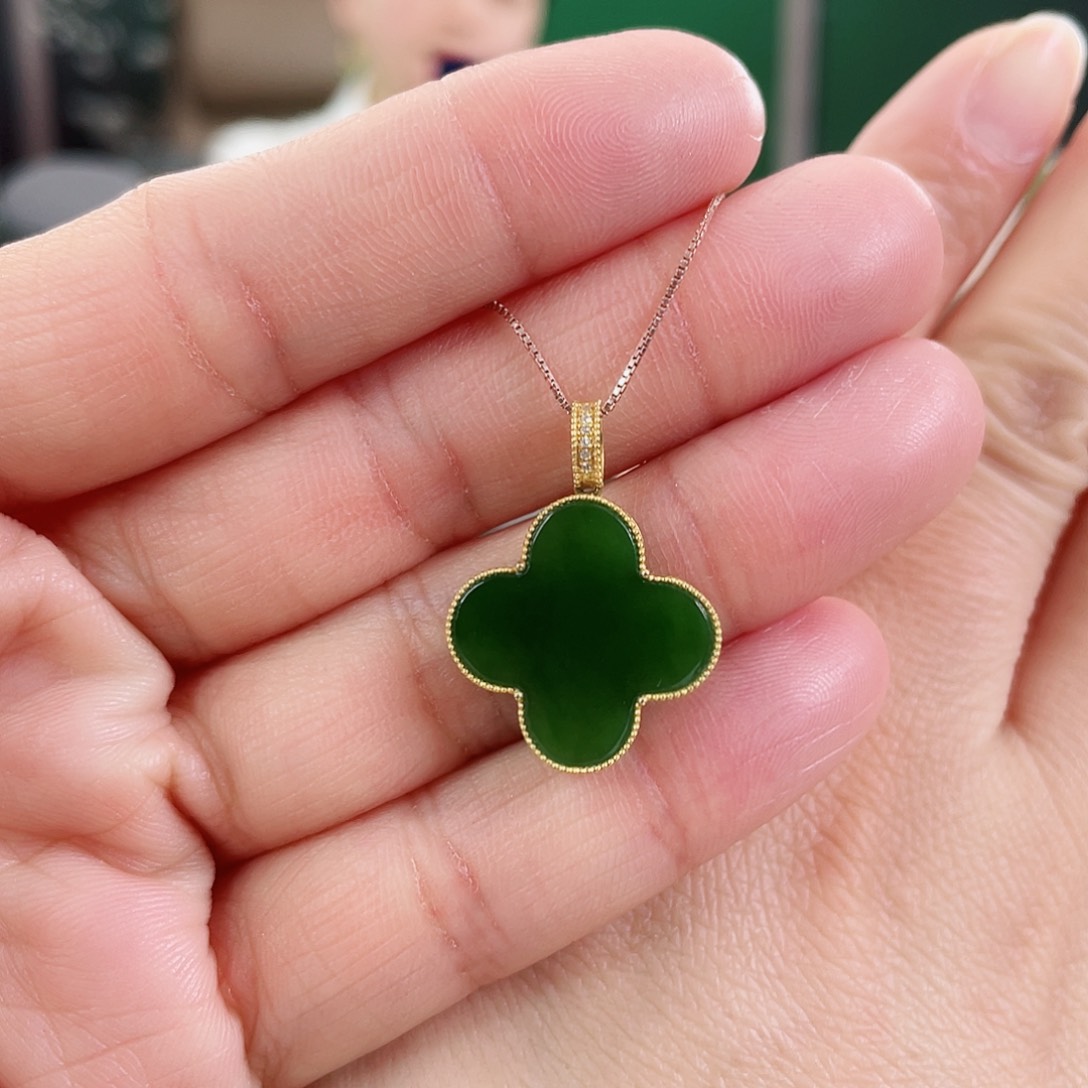 和田玉（碧玉）吊坠(不含链)18K金镶嵌四叶草吊坠