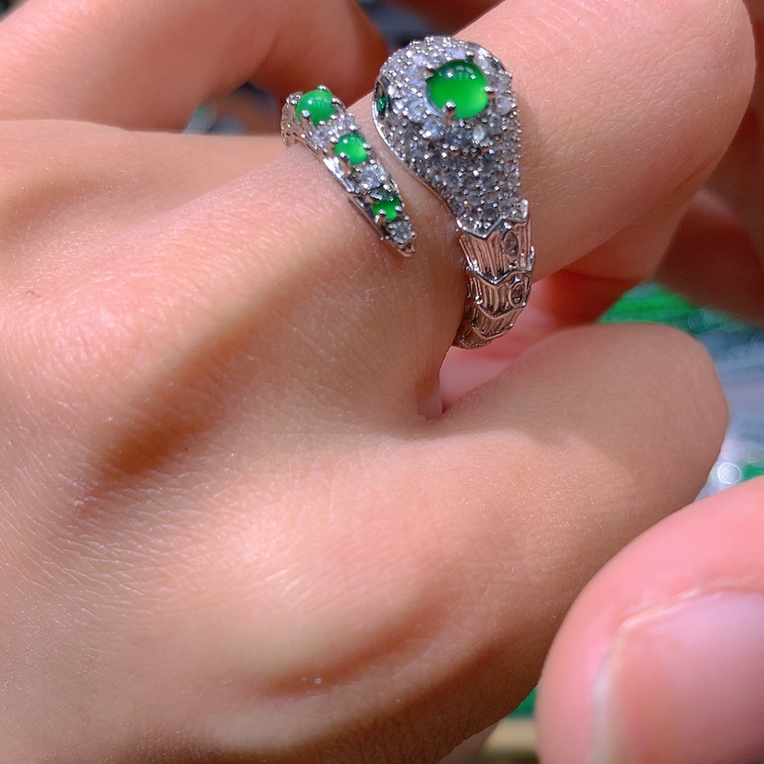 翡翠耳饰未镶嵌天然翡翠