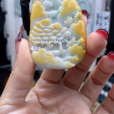 翡翠颈饰未镶嵌翡翠