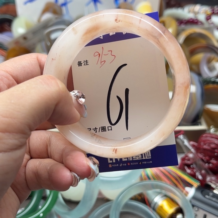 石英质玉手镯未镶嵌