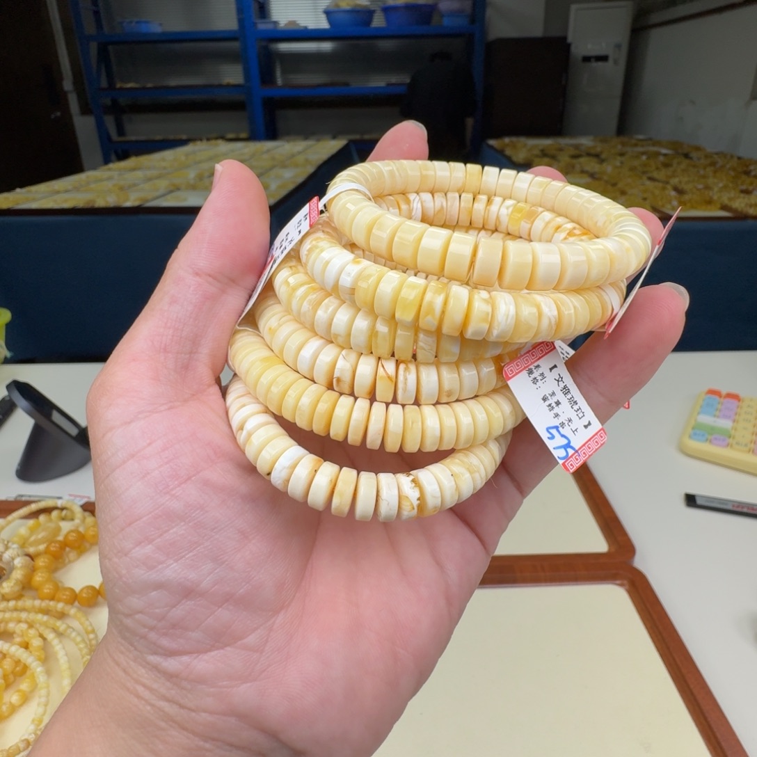 琥珀未镶嵌手链多样性发其一
