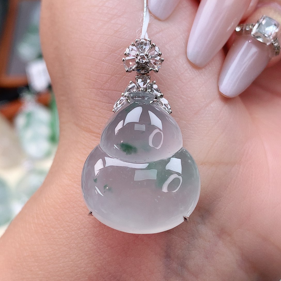 颈饰18K金镶嵌翡翠葫芦