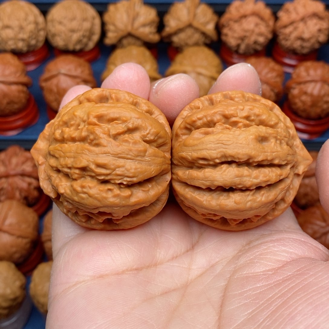 把件文玩核桃手捻野生精品粗筋