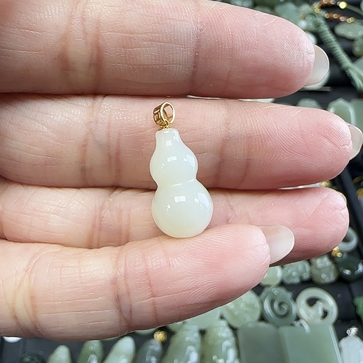 和田玉吊坠(不含链)18K金镶嵌