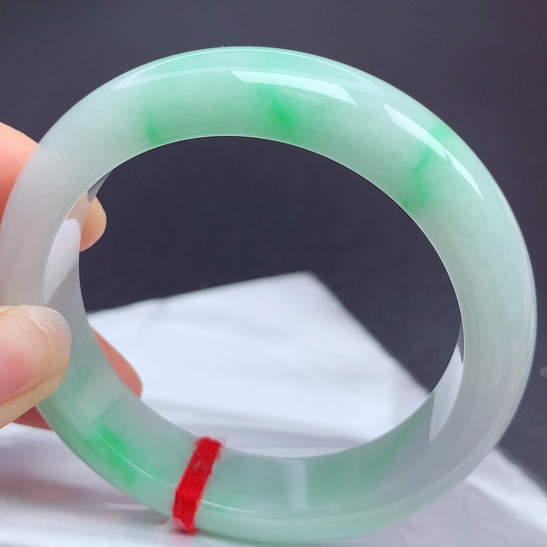 翡翠手镯未镶嵌56.6圈口