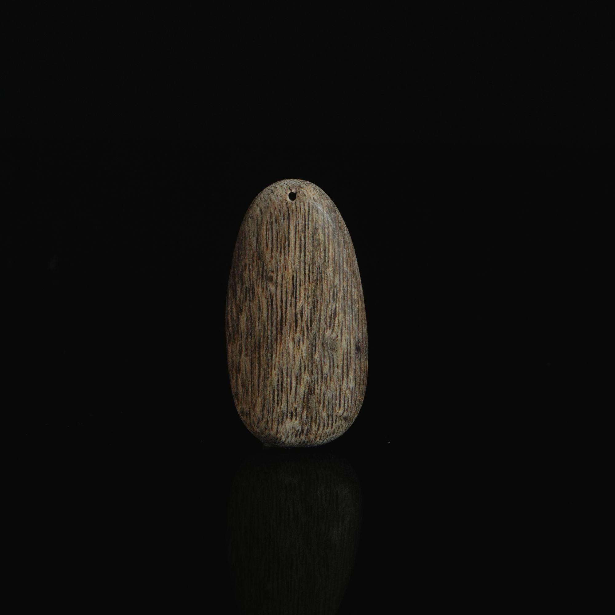 DY-C1298 斯里兰卡土沉沉水吊坠 3.6x1.9x0.6cm 3.3g