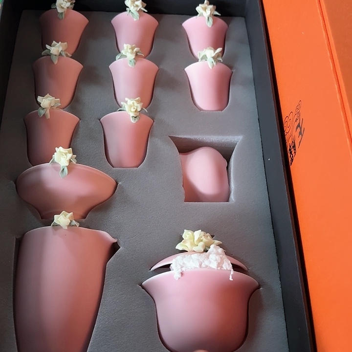 孤品茶具套装等。          