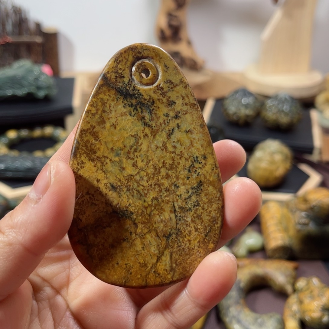 岫岩河磨玉（透闪石质玉）把件未镶嵌