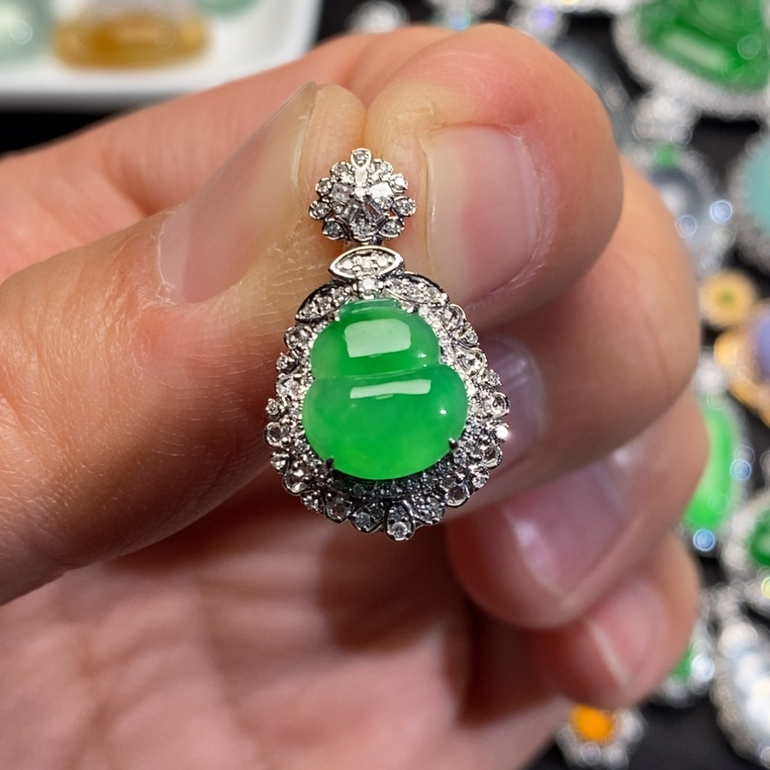 翡翠吊坠(不含链)18K金镶嵌葫芦