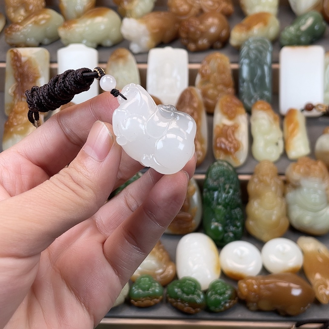 和田玉未镶嵌颈饰