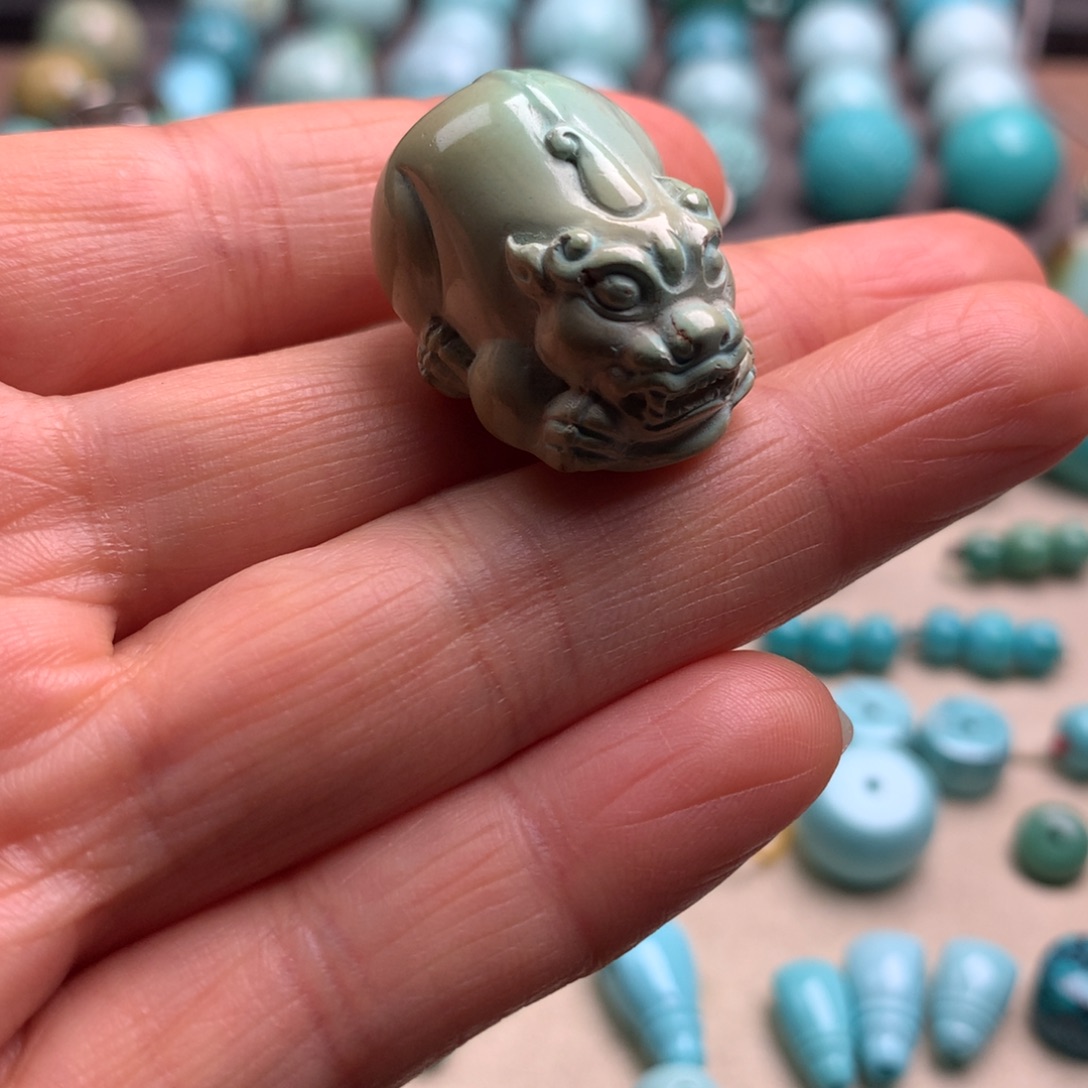 绿松石未镶嵌颈饰