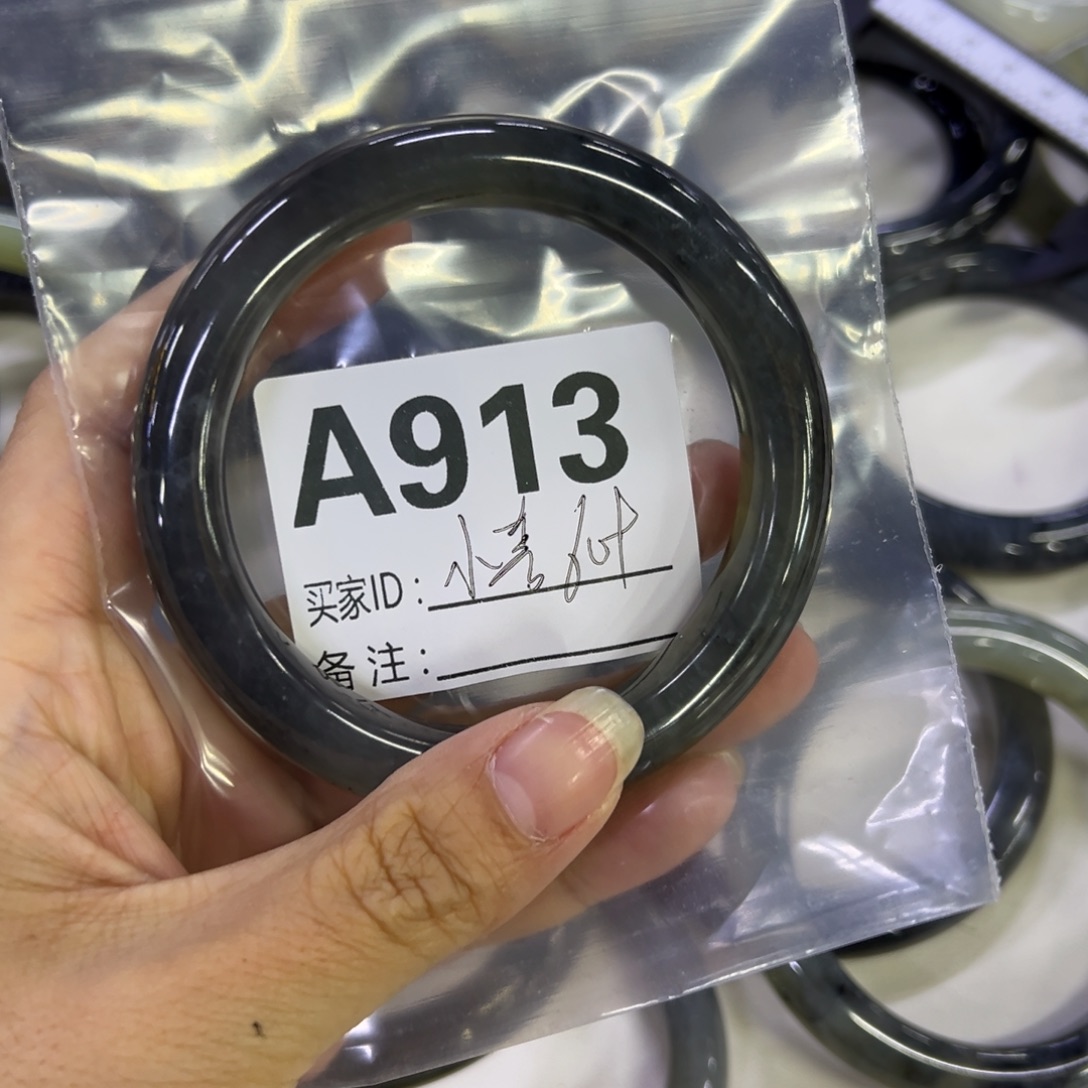 小***喜蛇纹石玉未镶嵌手镯