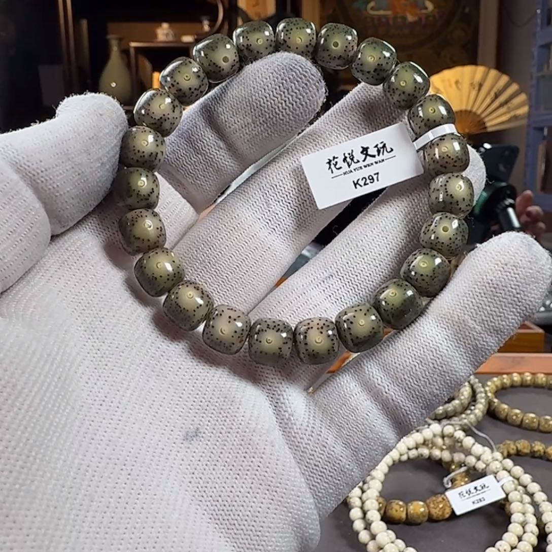 平***哥星月菩提手串10x9 石玉料绿包白双留白针尖星 K29
