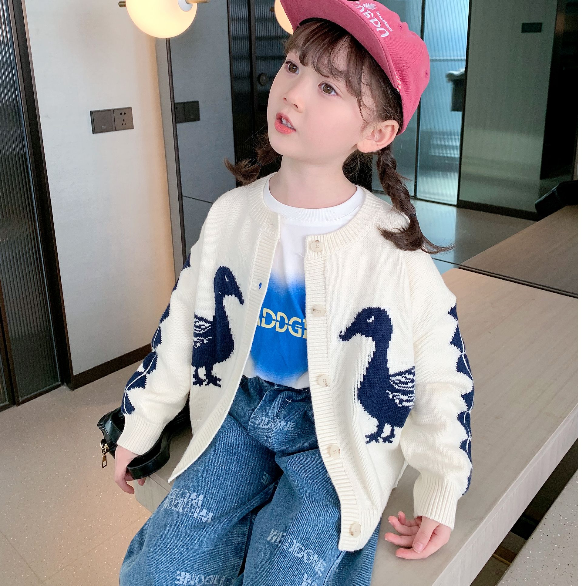 2025秋装新款女童涂鸦针织开衫A22304