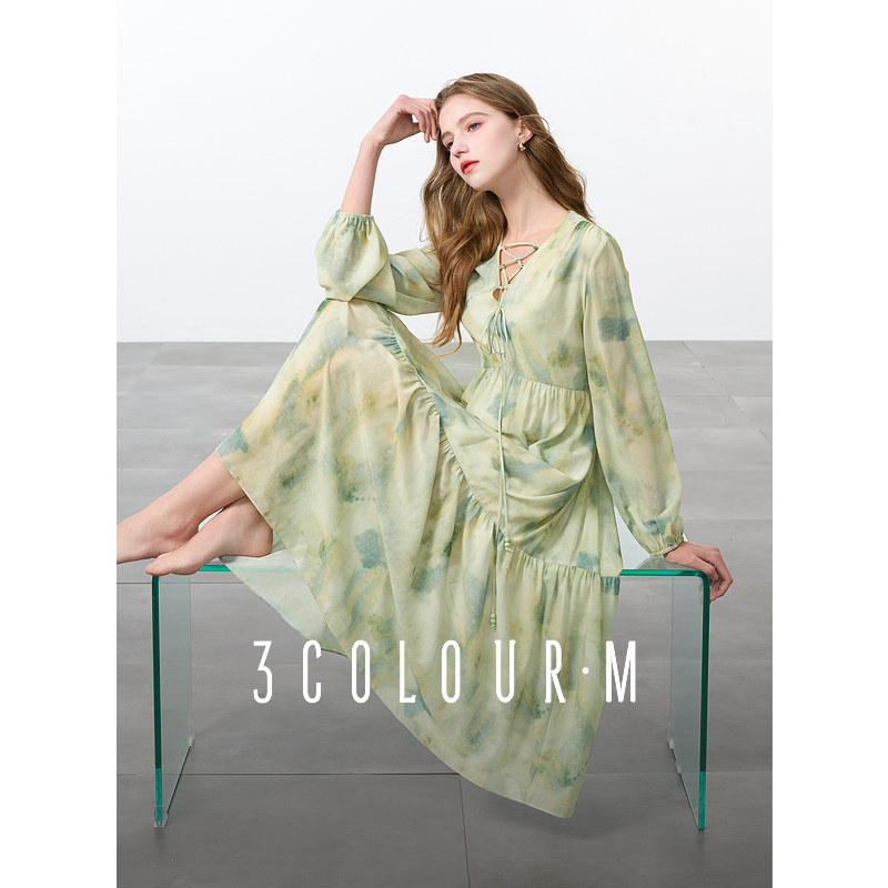 【粉丝专属】三彩2025春季新款晕染印花连衣裙V领系带宽松A字dbx