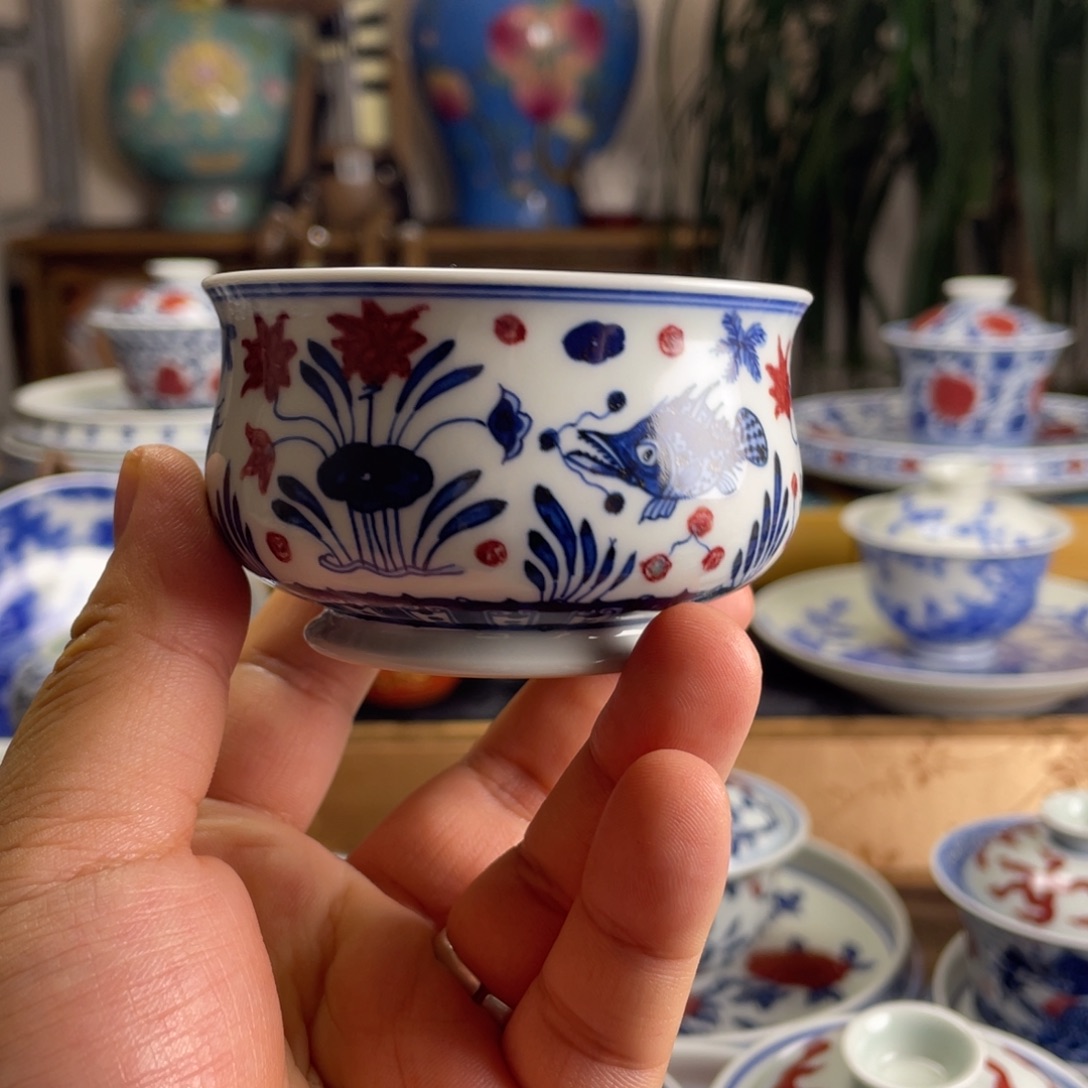 釉里红鱼藻纹杯子微瑕