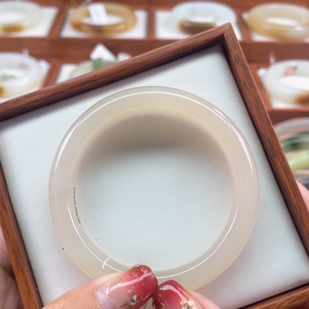 【闪购商品】和田玉手镯未镶嵌55