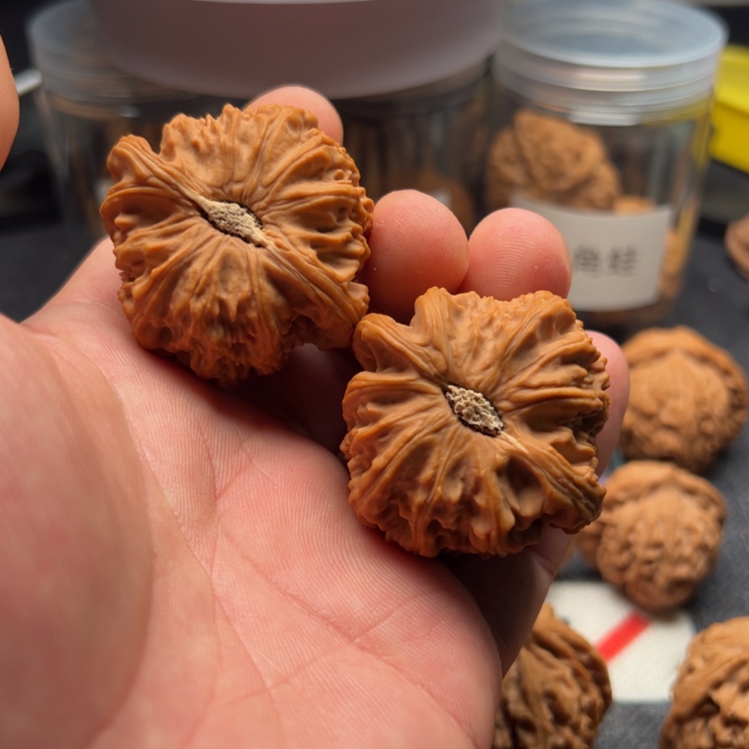 K***M吊坠文玩核桃45白狮子