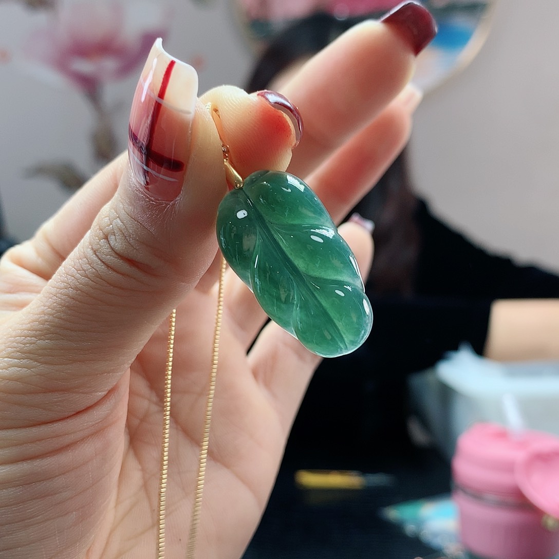 【闪购商品】翡翠吊坠(赠链)未镶嵌