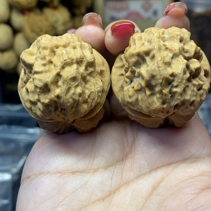 文玩核桃吊坠71包罗万象有沙眼