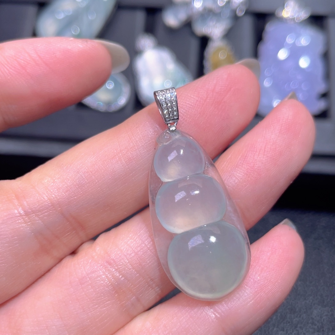 颈饰18K金镶嵌翡翠翡翠