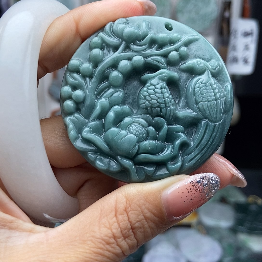 翡翠颈饰未镶嵌翡翠