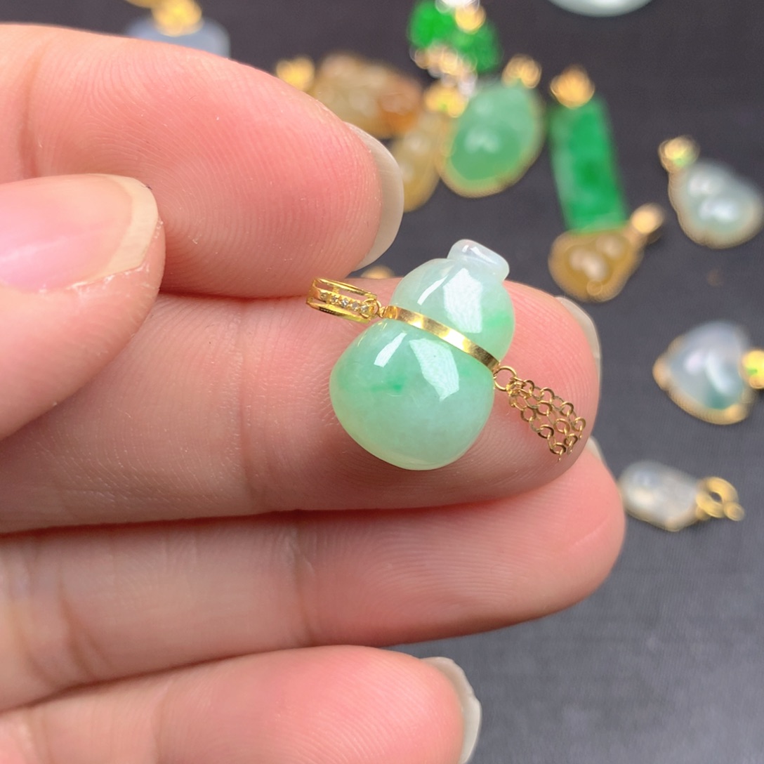 【闪购商品】颈饰18K金镶嵌翡翠翡翠