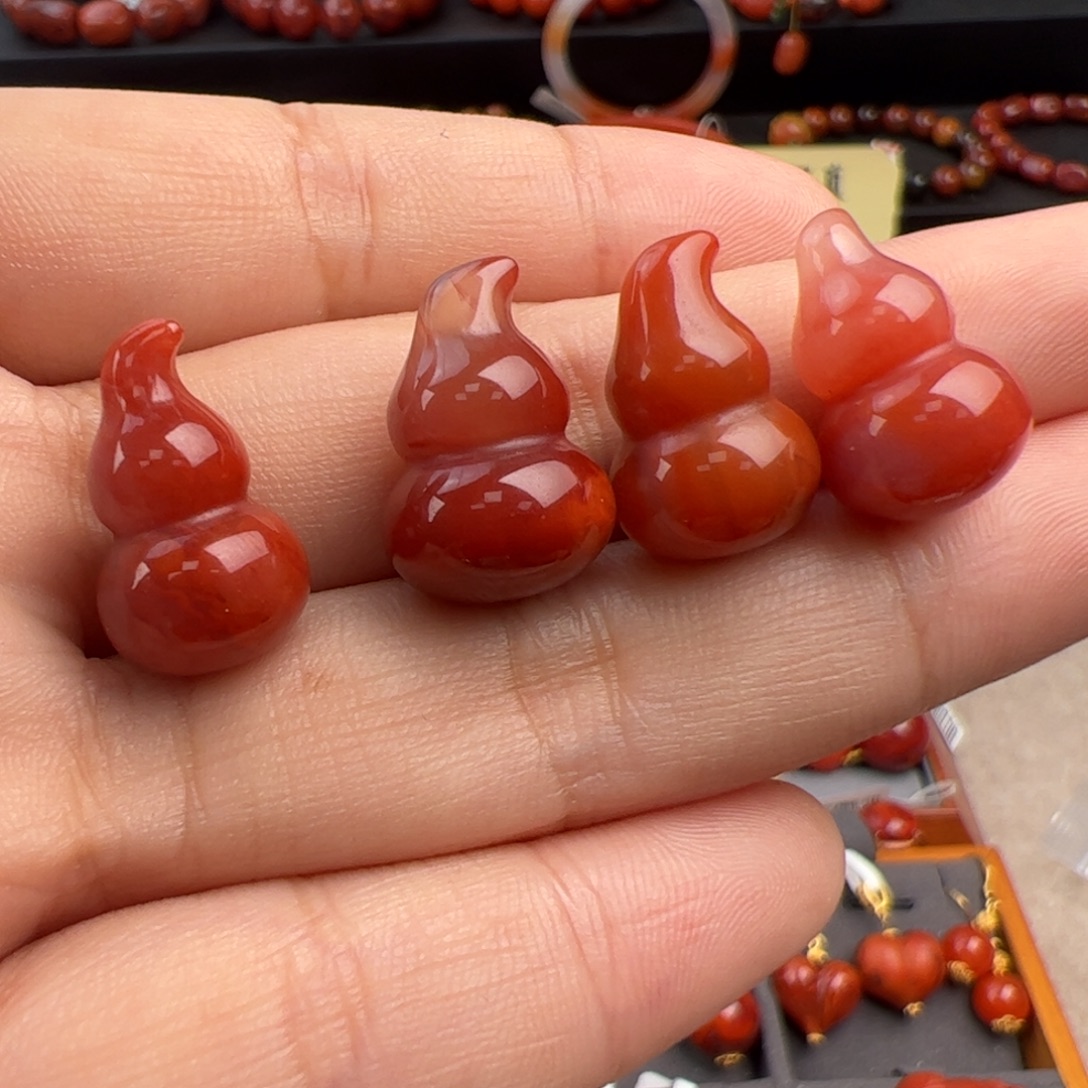 南红玛瑙未镶嵌（无孔葫芦18*11、发一）