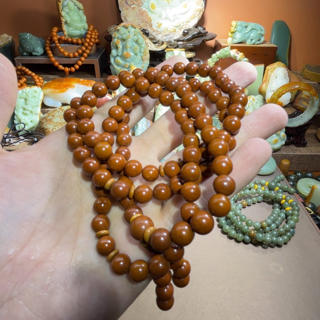 透闪石质玉108卡8皮未镶嵌