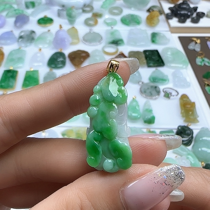 翡翠颈饰未镶嵌白菜