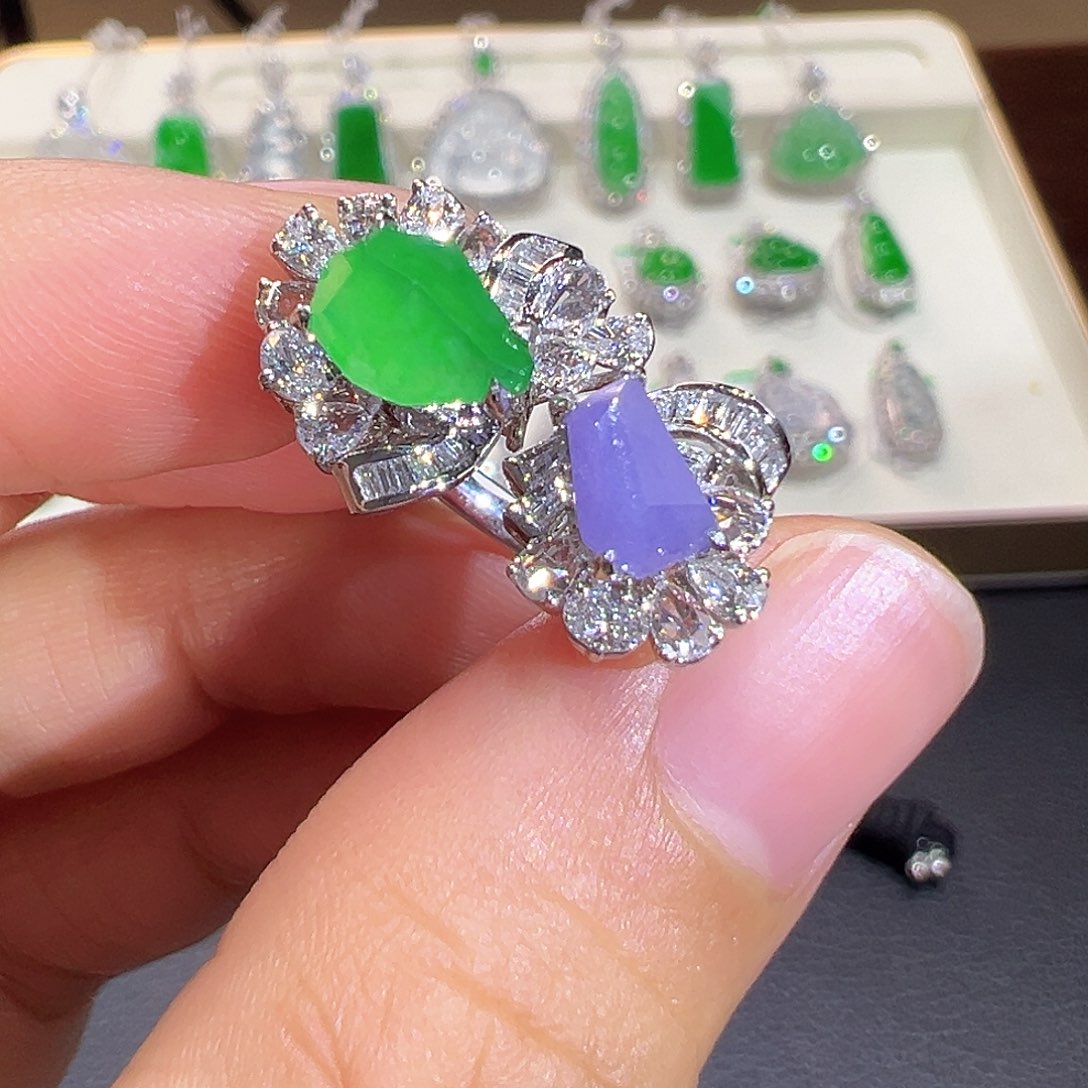 翡翠18K金镶嵌戒指