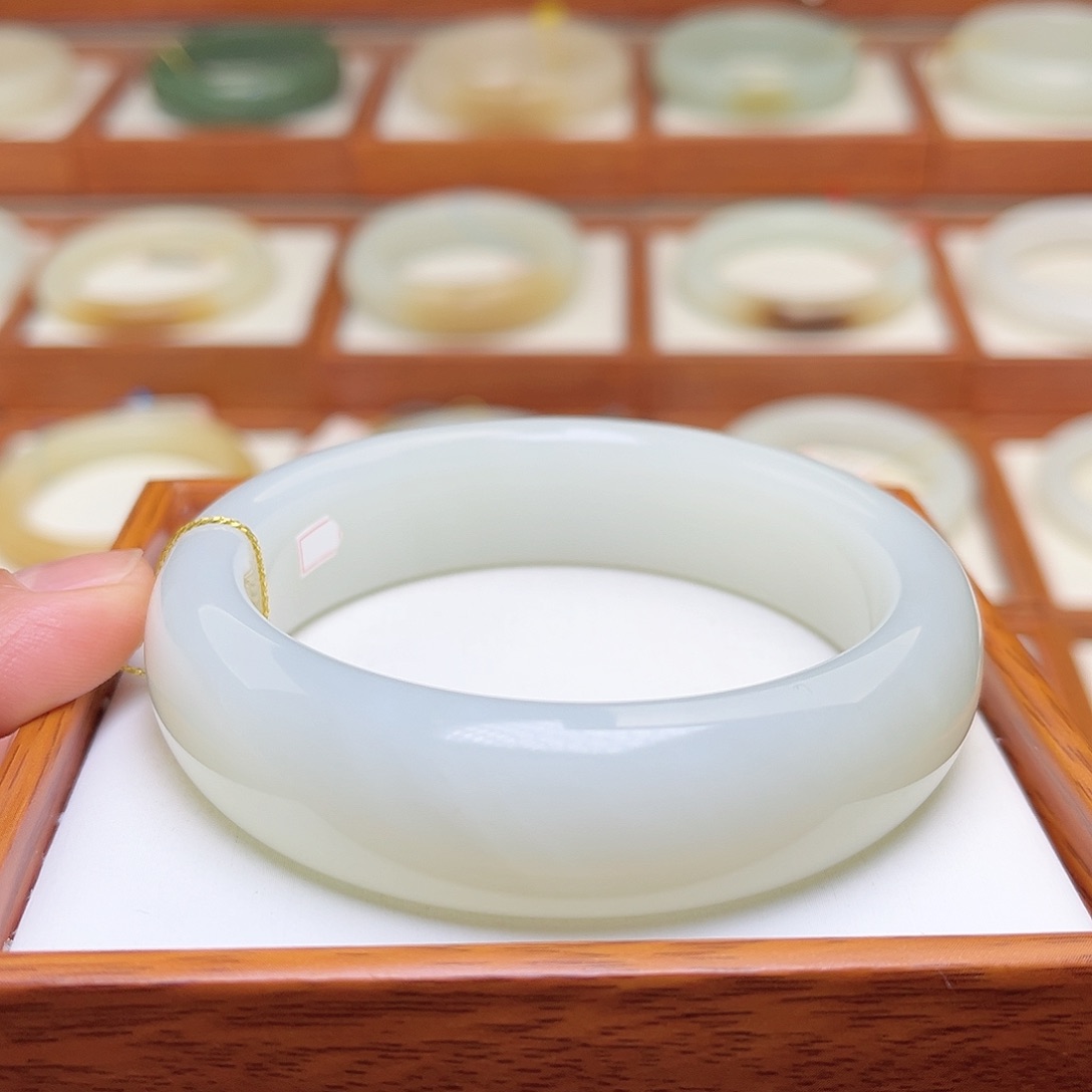 和田玉未镶嵌手镯61