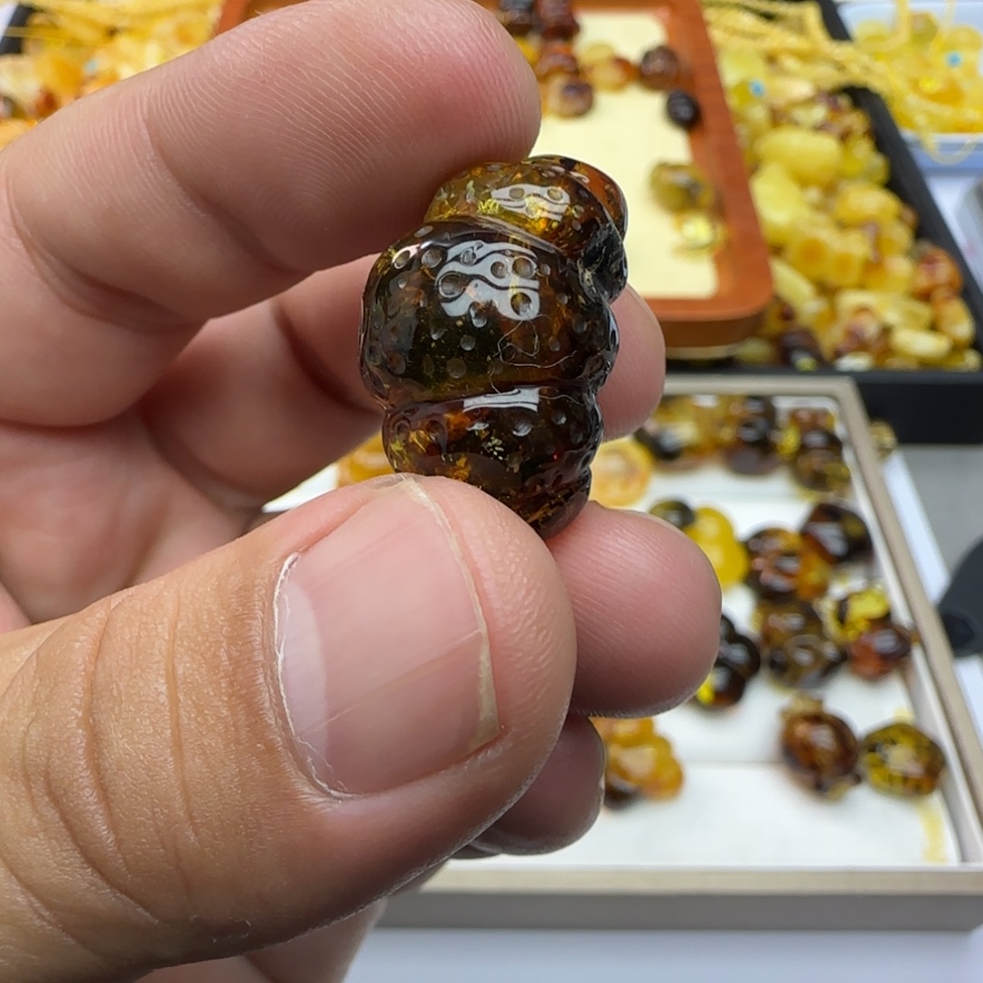 琥珀未镶嵌裸石3.5克微烤微瑕