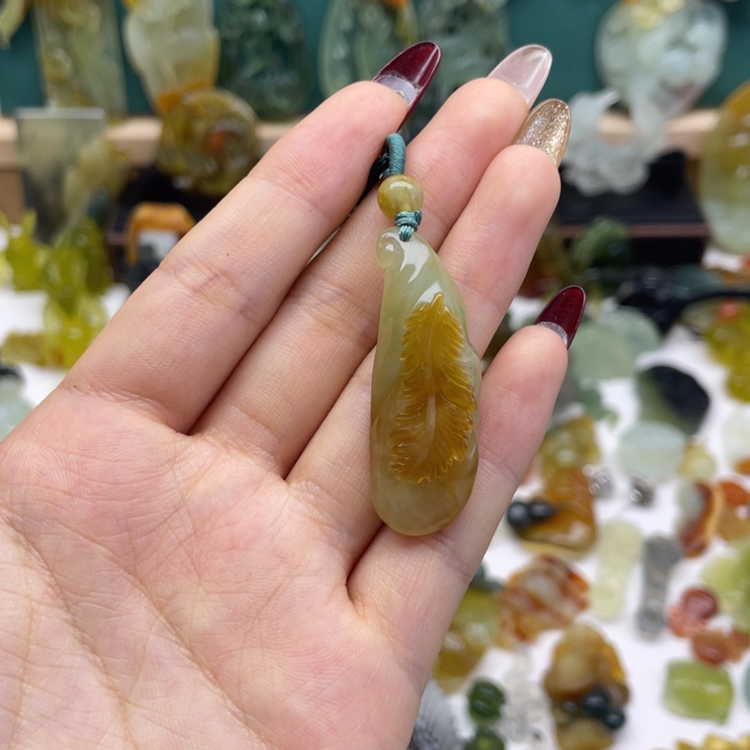 蛇纹石玉颈饰未镶嵌