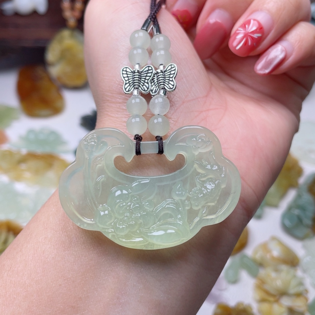 蛇纹石玉颈饰未镶嵌