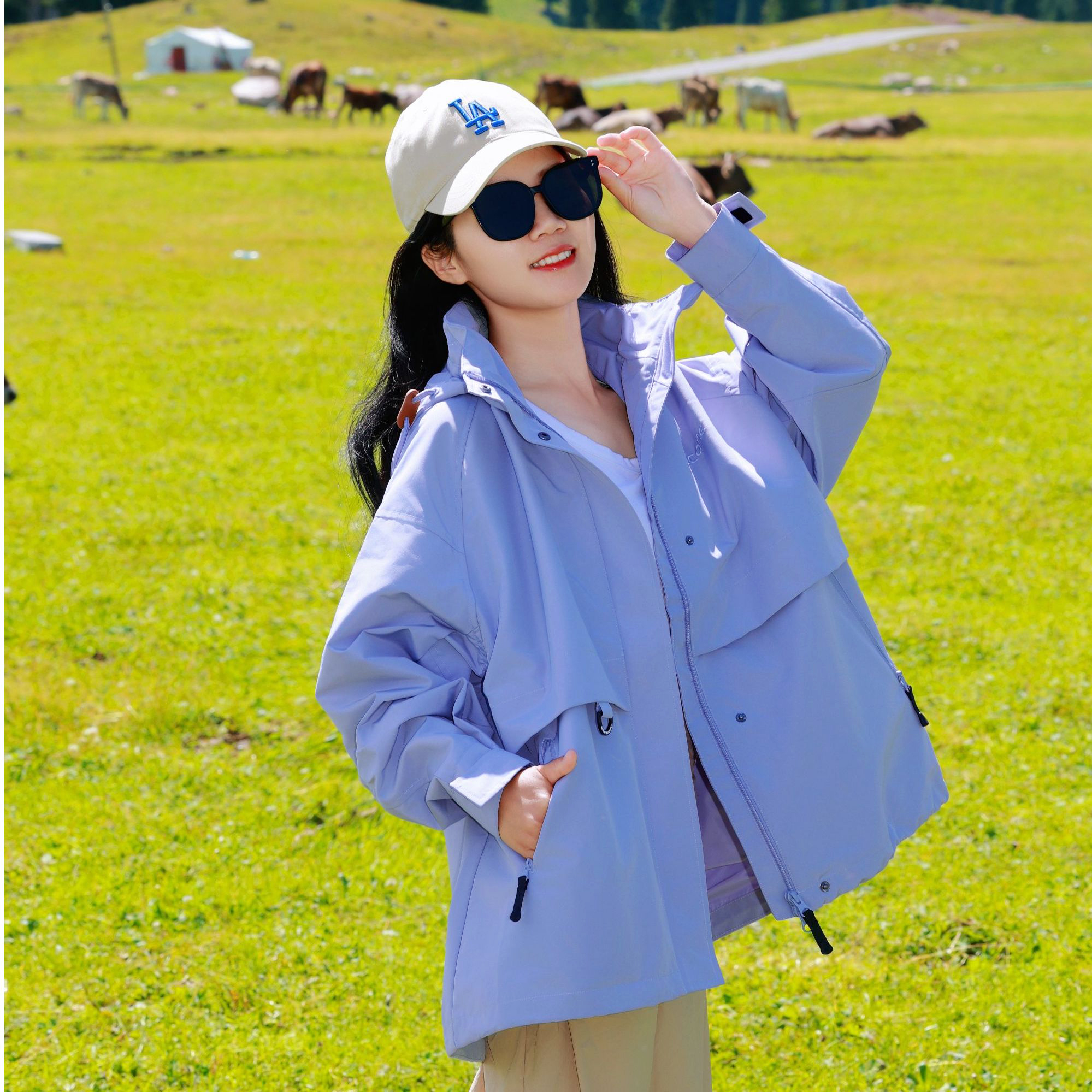 阿珂姆防水户外徒步登山冲锋风衣女款宽松夹克时尚休闲风衣外套