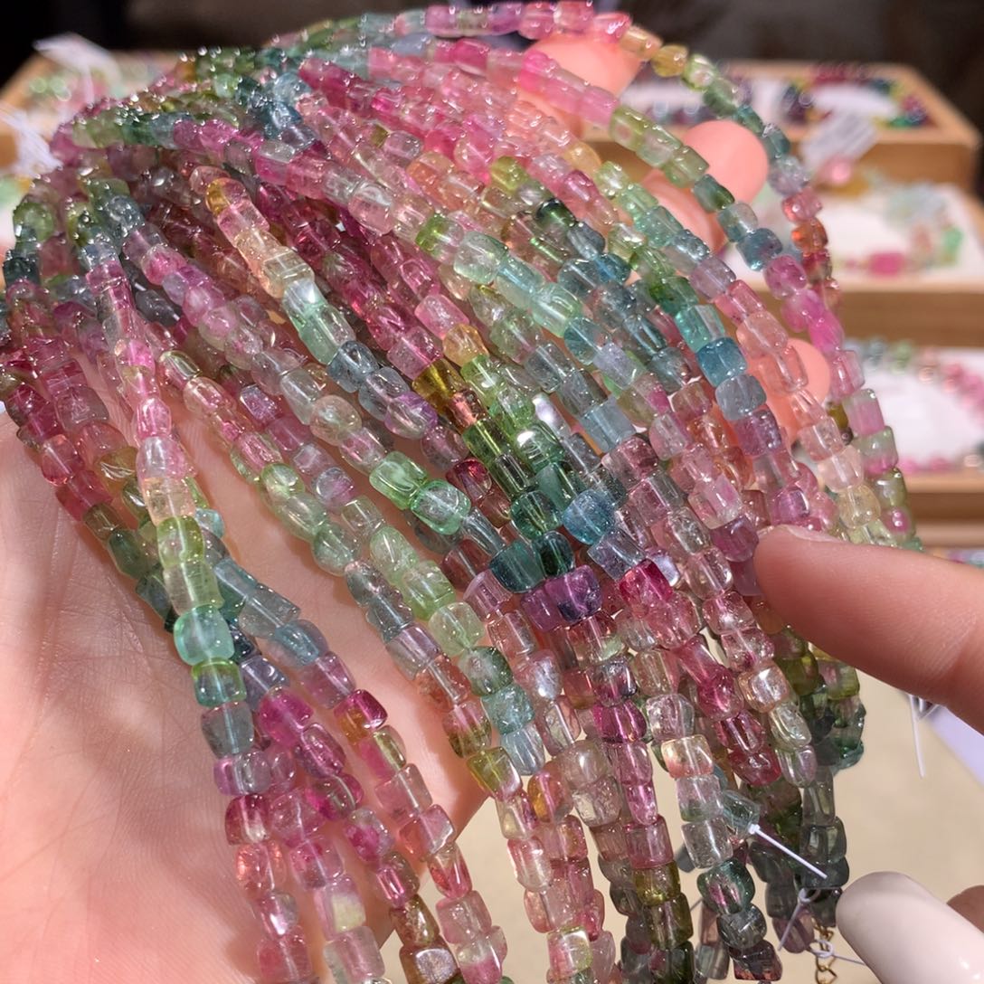 碧玺多样性发货一件未镶嵌