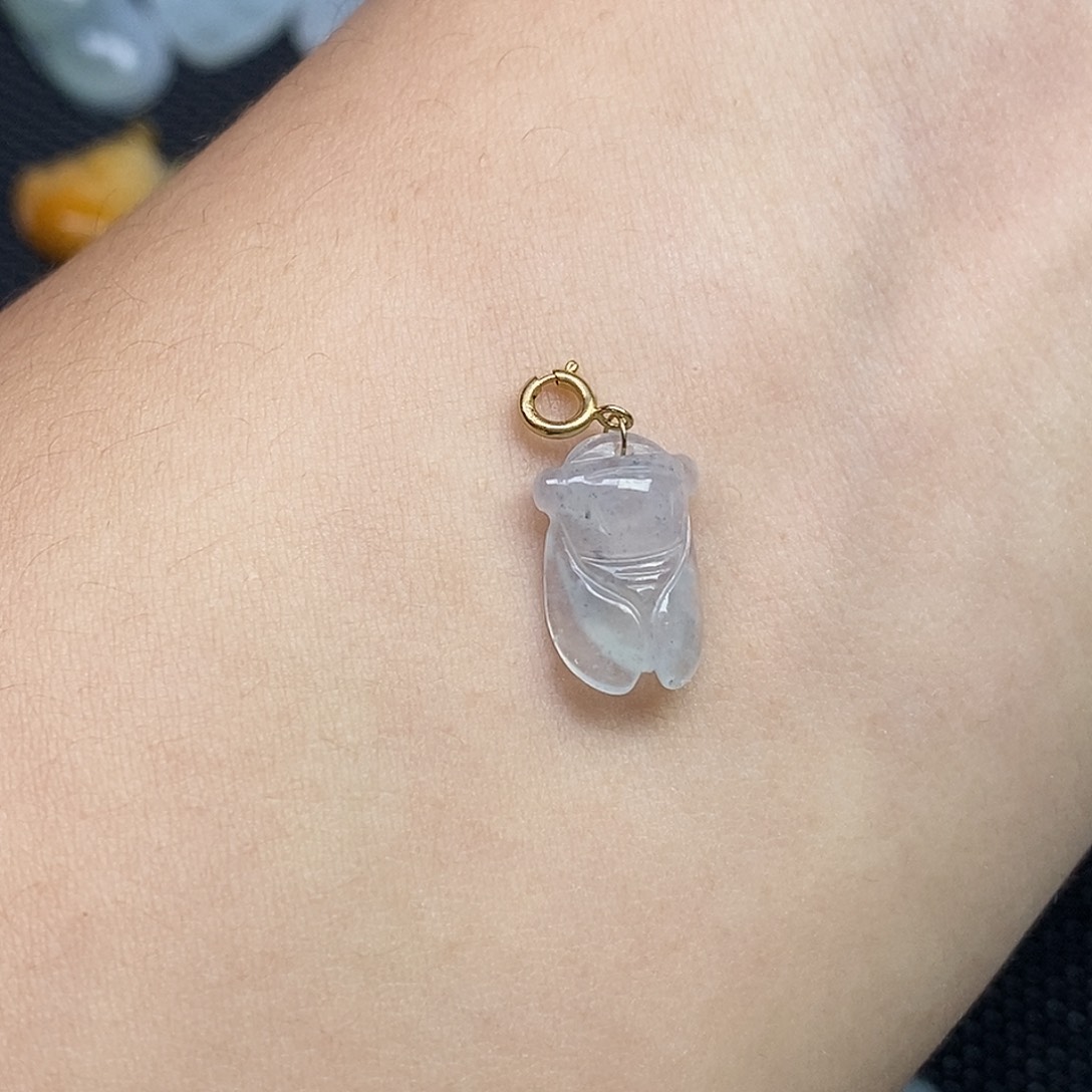 翡翠18K金镶嵌颈饰知了