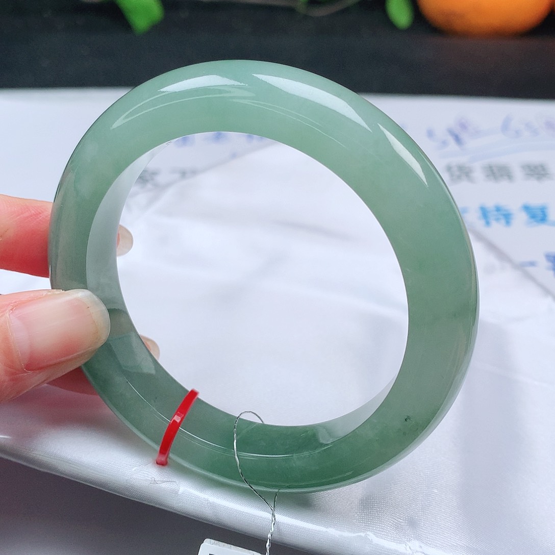 翡翠手镯未镶嵌56圈