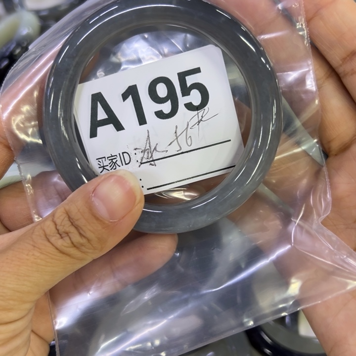 冰***蛇纹石玉未镶嵌手镯