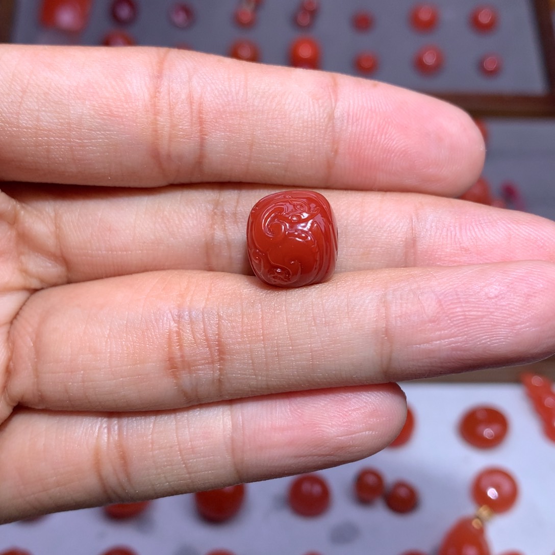 南红玛瑙牛血仿古龙老型12×11未镶嵌微纹