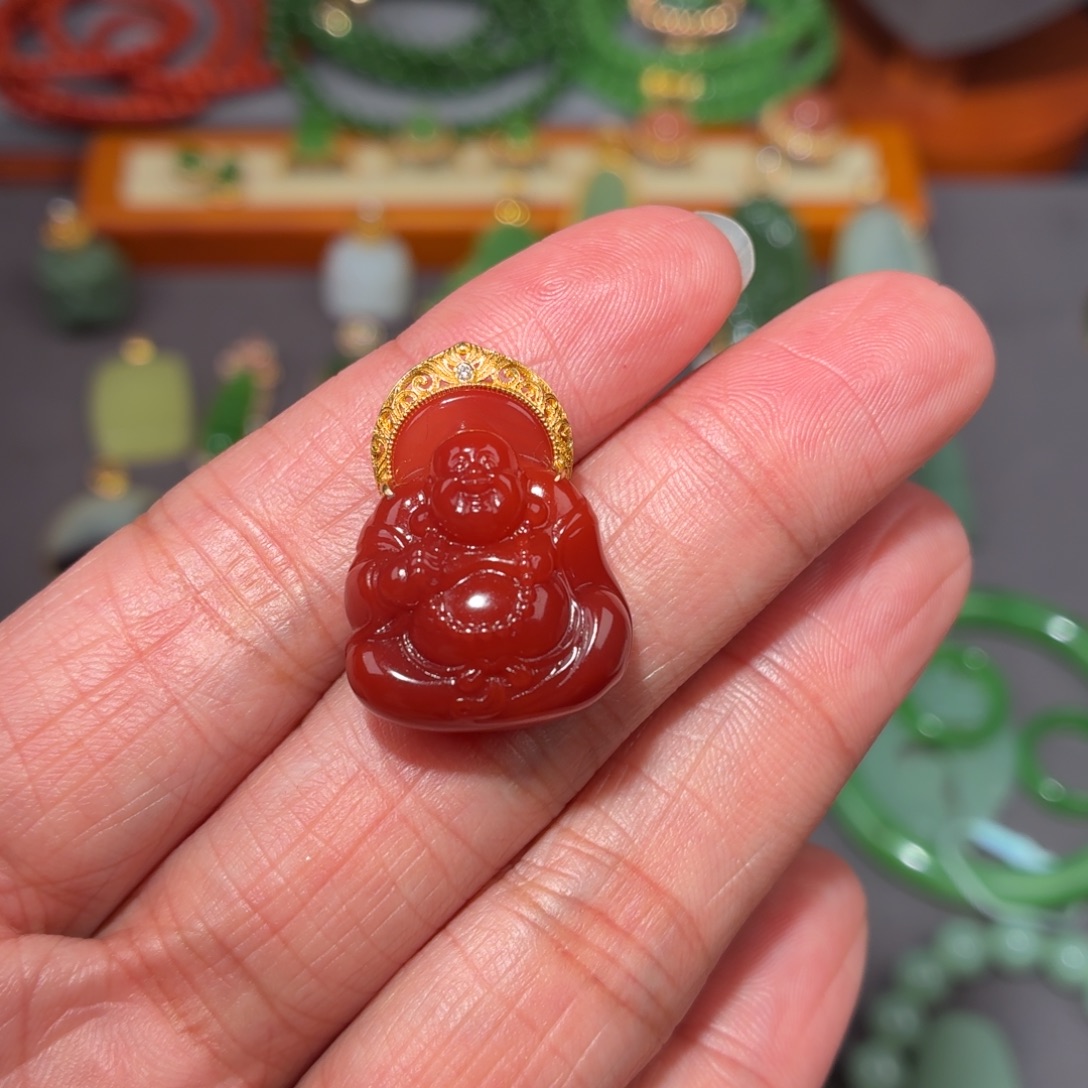 与***乐南红玛瑙18K金镶嵌颈饰