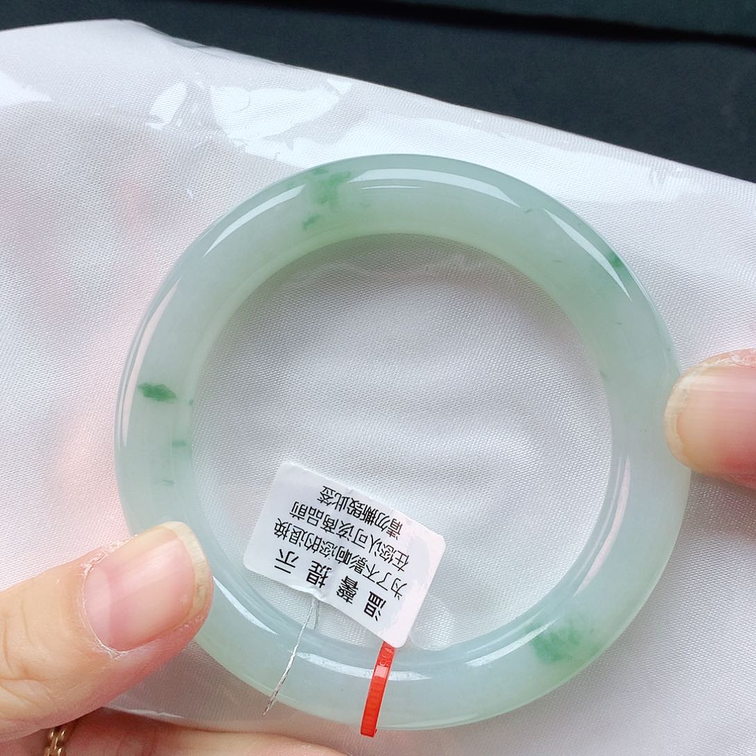 翡翠手镯未镶嵌53圈