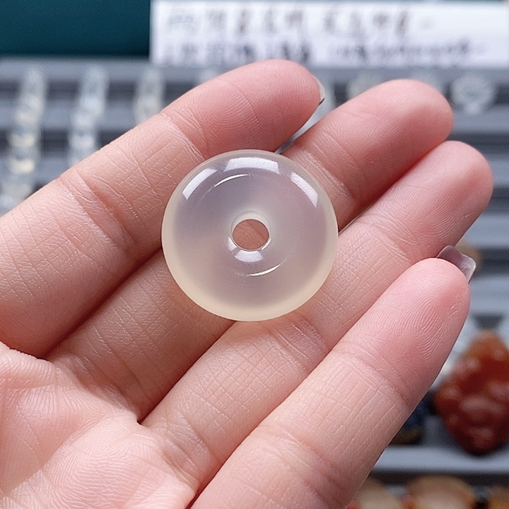 玛瑙/玉髓吊坠未镶嵌w****?